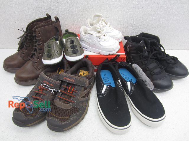 Lot 31-1164 - Various Kid Shoes: (2) New Wonder Nation, Shaq, Nike, etc. Sizes: 13, 1, etc.