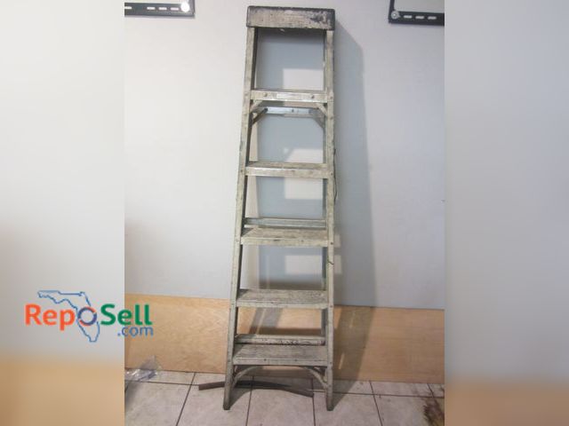 Lot 31-2106 - Husky 5' Metal A Frame Ladder
