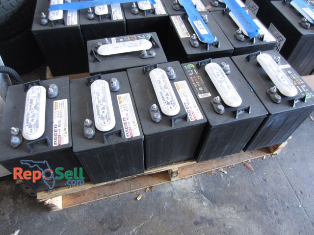 Lot 31-1186 - (6) 6 Volt Batteries: Pacer &amp; Continental