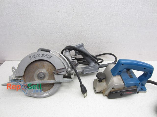 Lot 31-6067 - (2) Corded Tools (both power on): Ryobi 3 5/8" Hand Planer &amp; Skilsaw 7 1/4" Worm Drive Saw