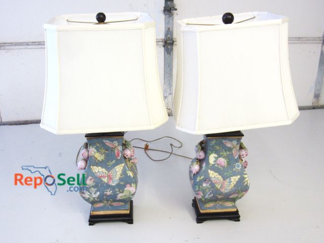 Lot 31-2562 - (2) Vintage Chinoiserie Floral Butterfly Lamps