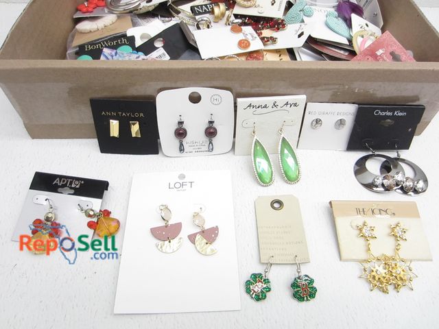Lot 31-3048 - New Earrings on Cards