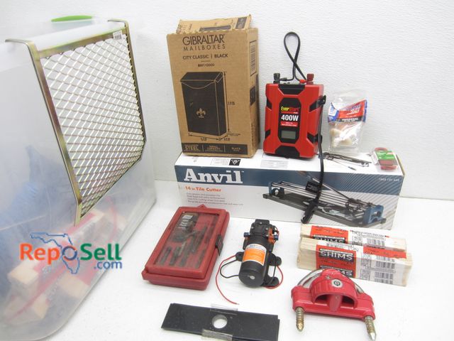 Lot 31-8424 - Tool Lot: 14" Tile Cutter, Edger Blades, Water Pressure Pump etc