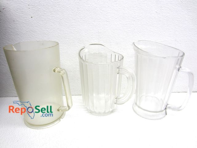 Lot 31-4146 - (14) Plastic Pitchers With Tote