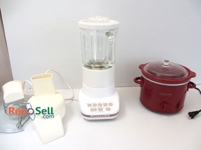 Lot 31-1316 - Misc Kitchen Appliances: KitchenAid Blender #KS85, Small Red Crockpot, Juicer
