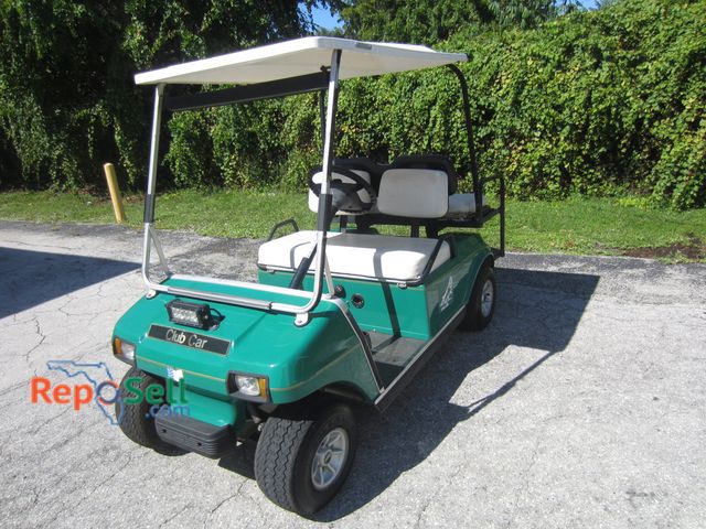 Lot 31-7302 - Club Car Golf Cart: Back Seat Kit, 2024 Batteries, Charger, Lights - Powers On/Goes Forward &amp; Re...