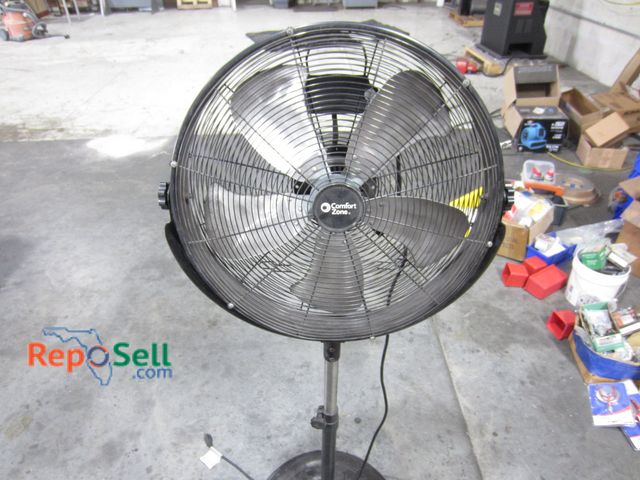 Lot 31-8004 - Comfort Zone Pedestal Fan 21"W Powers On