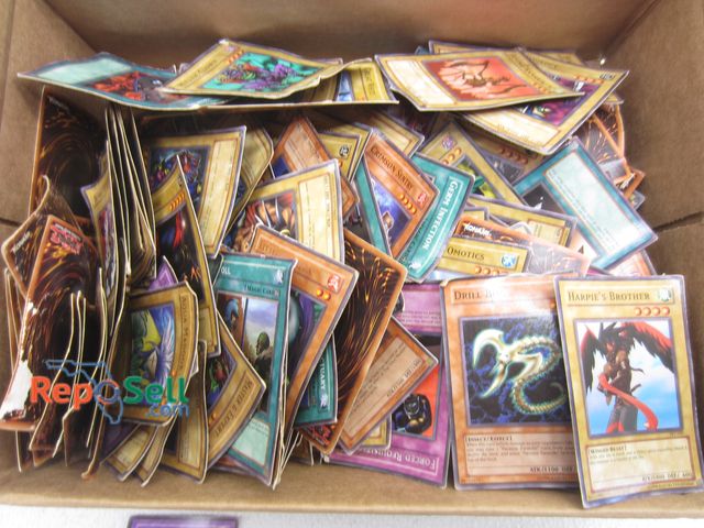 Lot 31-1099 - Box of Yu-Gi-Oh Cards