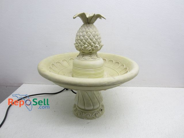 Lot 31-6396 - Pineapple Water Fountain