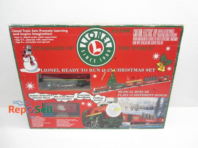 Lot 31-9124 - New in Box Lionel Ready to Run Christmas Train Set