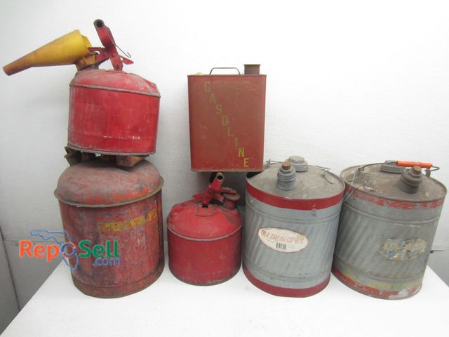 Lot 31-9490 - (6) vintage metal gas cans, 2 gallon and 5 gallon.