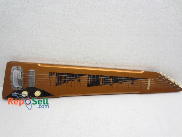 Lot 31-5440 - Brown Electric Guitar