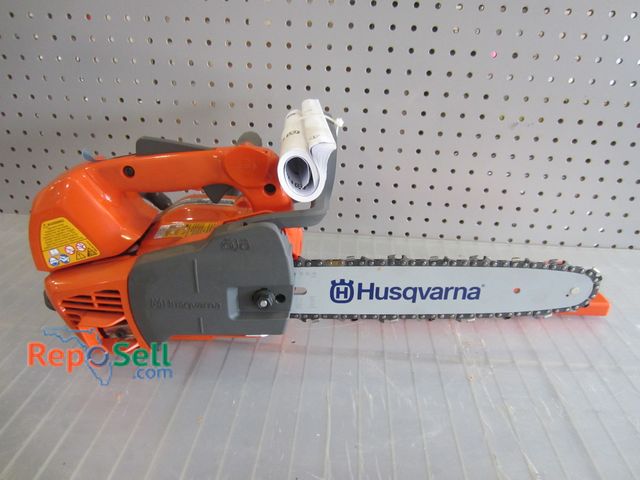 Lot 31-1074 - NEW Husqvarna 11-inch chainsaw pro T525