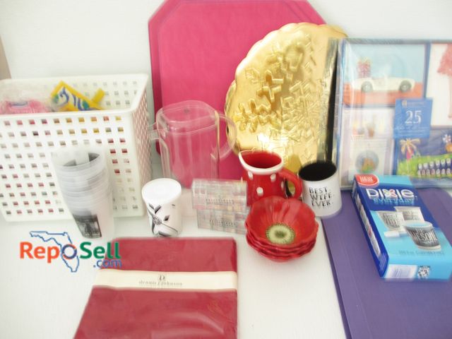 Lot 31-3010 - Estate Lot: Placemats, (7) Small Bowls, Card Holders, etc.
