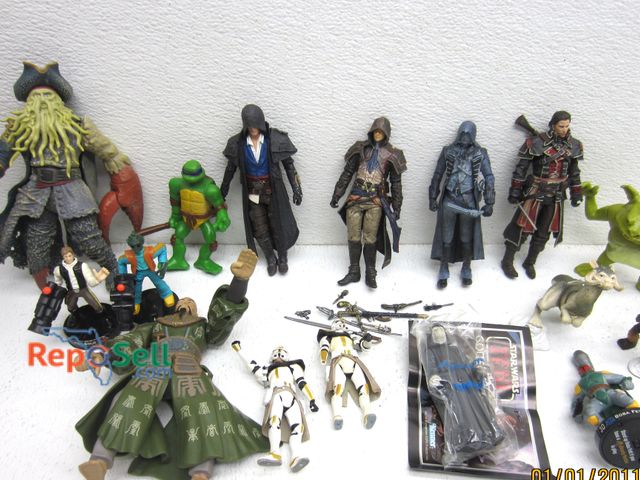 Lot 31-5194 - Vintage Toy Collectibles: Star Wars, Ninja Turtles, Creed, etc.