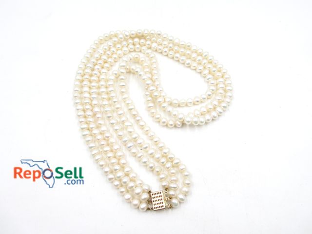 Lot 31-9008 - Three-strand pearl necklace with 14K yellow gold clasp and box