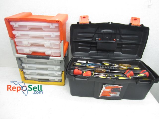 Lot 31-9428 - Toolbox with tools and two hardware bins