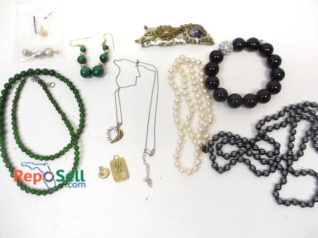 Lot 31-3033 - Lot of Costume Jewelry