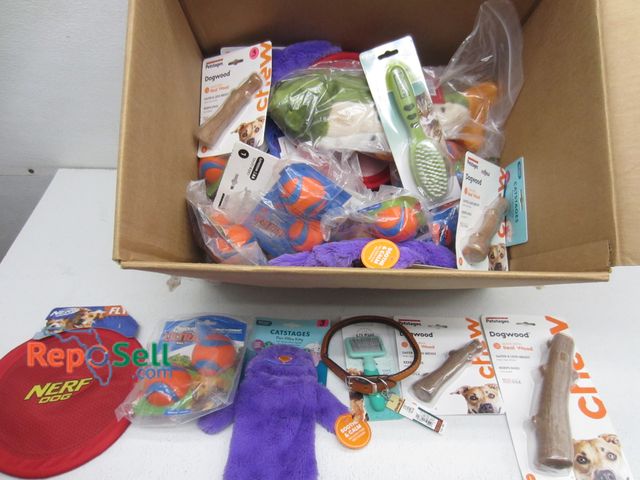 Lot 31-6139 - (30) New Dog And Cat Toys: Chuck It Balls, Nerf Frisbees, Squeaky Toys, Bones etc