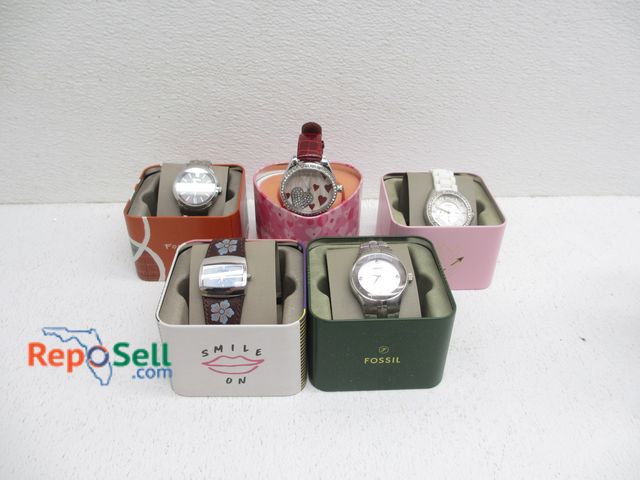 Lot 31-9125 - (5) Fossil Watches with Cases