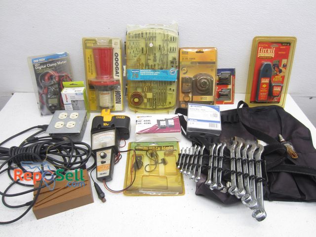 Lot 31-9461 - Tool Lot: Digital Meter, Bits, Circuit Detective, etc.