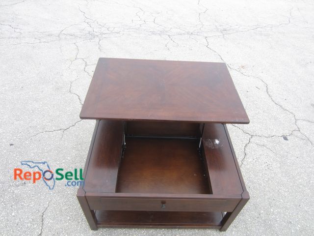 Lot 31-4372 - Rolling Computer Desk 36"x24"x20"