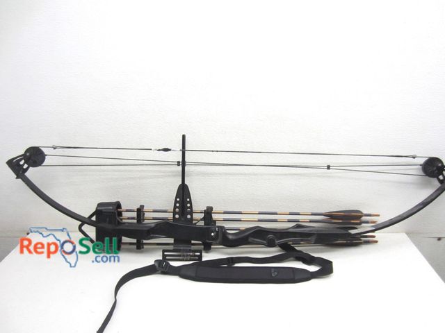 Lot 31-6277 - Pearson Compound Bow with (5) Arrows #999K-MX80
