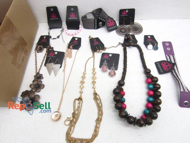 Lot 31-7311 - Lot Of New Paparazzi Jewelry With Tags