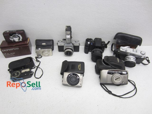 Lot 31-9468 - (7) Cameras and Exposure Meter: Minolta, Olympus, Hi-Matic 9, etc.