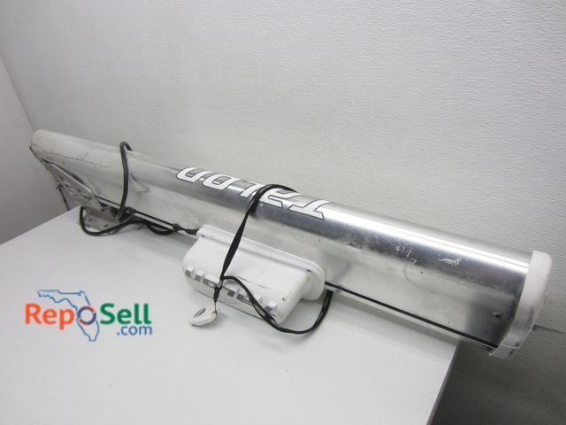 Lot 31-1116 - Minn Kota Talon Power Pole with Remote (Unit powers on but does not extend the pole). Please inspect...