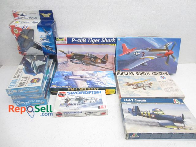 Lot 31-6351 - (10) Vintage Plastic Model Airplane Kits, (3) Sealed. Consigner States All Complete