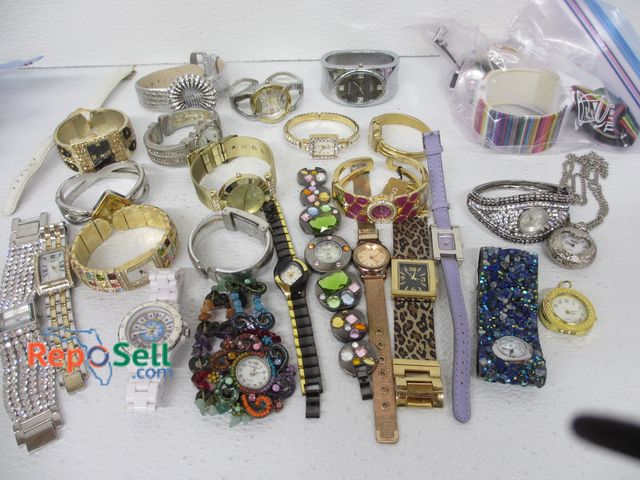Lot 31-6026 - Lot of Watches and Cuff Watches - Not Running