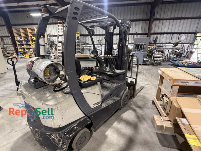 Lot 31-8999 - Crown C5 Propane Forklift Serial Number: 9A207696 with Side Shift  (runs and drives) Will be used fo...