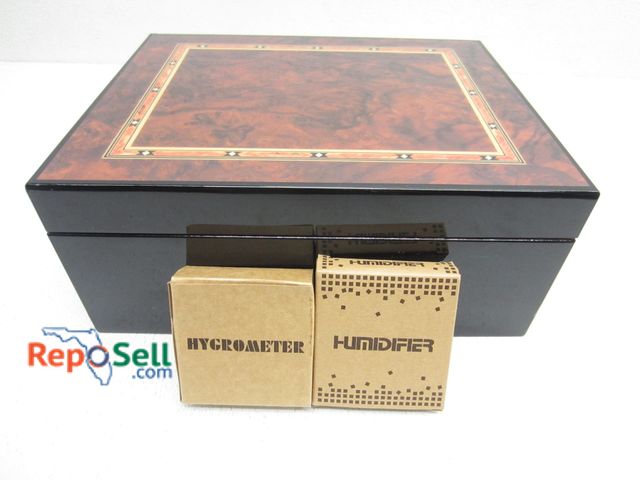 Lot 31-9433 - Cedar Lined Humidor 12 x 5 x 9 w/Humidifier/Hygrometer - Appears Unused