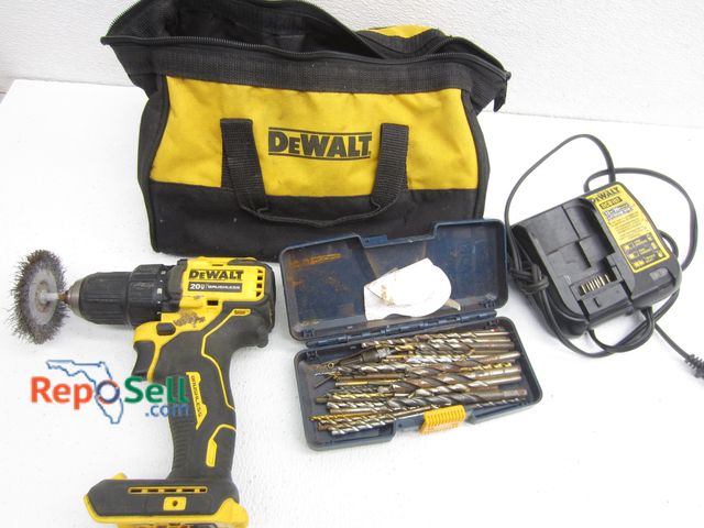 Lot 31-8573 - DeWalt Drill #DCD708, Charger, Drill Bits, Etc - Powers On/Drill Bit Is Stuck