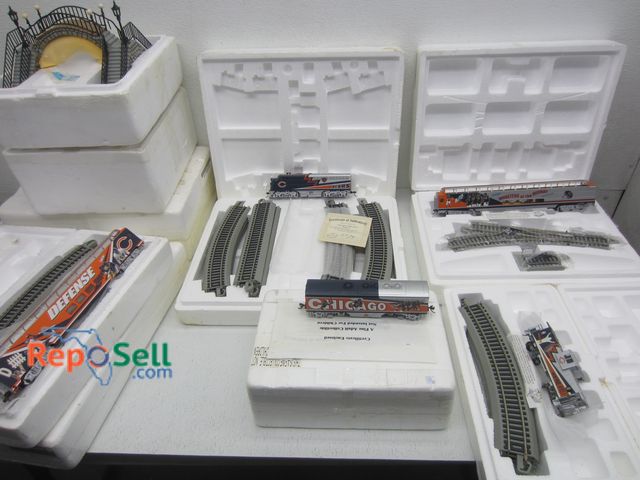 Lot 31-9193 - Lot of Hawthorne Chicago Bears Collectible Trains w/COA - Appears New