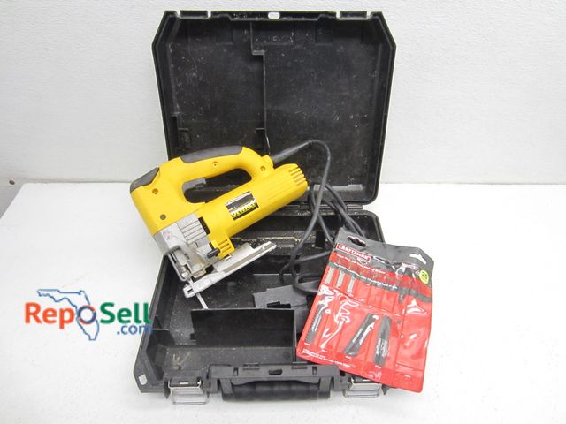 Lot 31-9411 - DeWalt 321 Jigsaw w/ Case &amp; Extra Craftsman Blades, Powers On