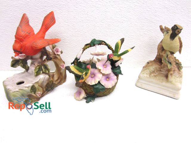 Lot 31-8563 - (3) Music Bird Decor - (2) Play Music, (1) Needs Repair