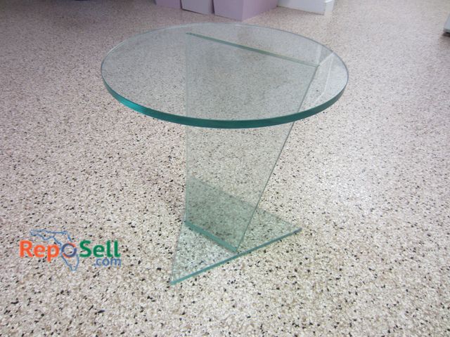 Lot 31-1425 - Triangle Glass Pedestal Table 18" H