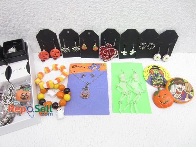 Lot 31-6386 - Lot of Halloween Jewelry: Earrings, Bracelets, Necklaces, etc.