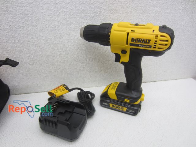 Lot 31-4113 - New Dewalt 20V Drill with Battery, Charger, Bag