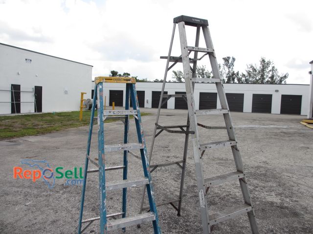 Lot 31-6452 - (2) A-Frame Ladders: 8' And 6'