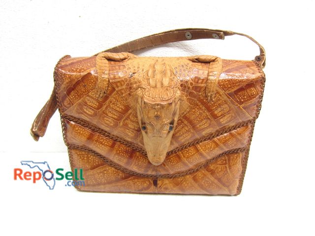 Lot 31-3287 - Leather Purse Alligator Made in Cuba