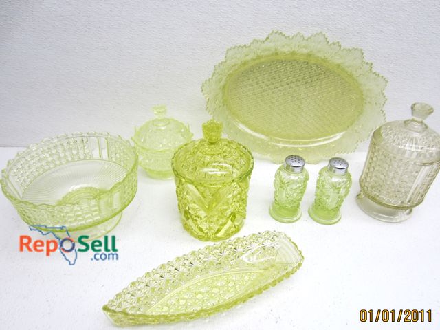 Lot 31-5209 - (10) Piece Uranium Vaseline Glass - Glows w/Light