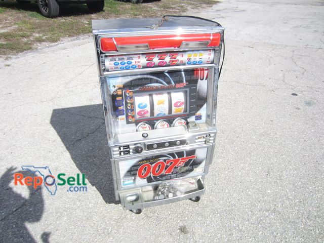 Lot 31-3231 - James Bond 007 Slot Machine with Key &amp; Tokens - Ran when tested