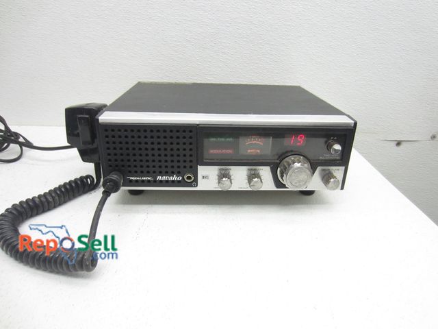 Lot 31-6511 - Realistic Navajo TRC431 CB Radio, Powers On