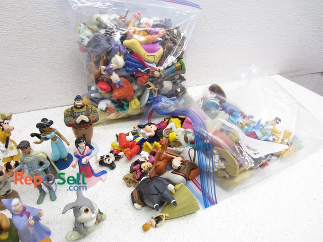 Lot 31-5155 - (100) Disney Small Figures