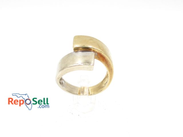 Lot 31-5001 - 14K Yellow &amp; White Gold Ring Size 9 - 6.2g total