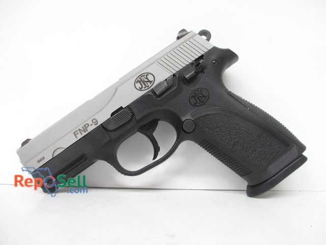 Lot 31-7152 - FN FNP-9 9mm Pistol with (3) 16 rnd Mags, Hard Case - Serial 61BMT043xx