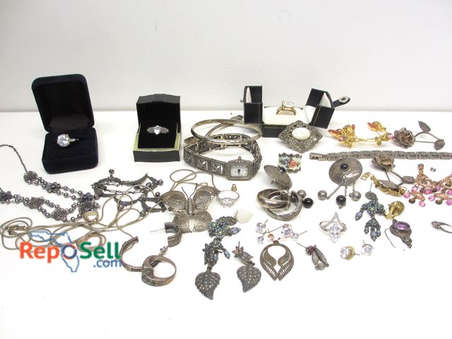 Lot 31-6001 - Jewelry Lot Most Stamped .925 Silver: Some Gemstones, Necklaces, Earrings, Pins, etc.